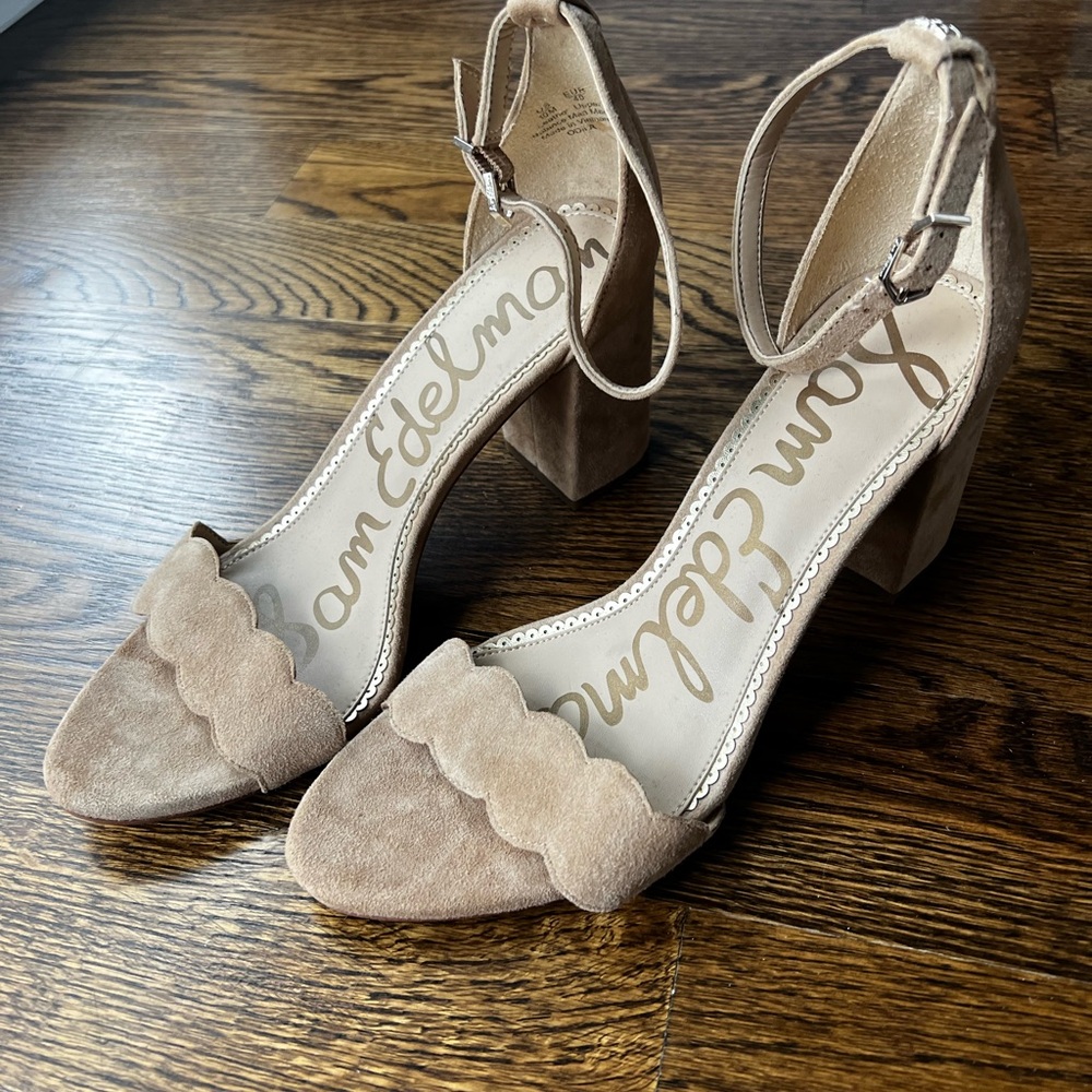 NWT ! Sam Edelman taupe suede heels